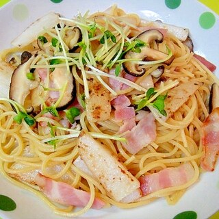 長芋とベーコンしいたけのガーリック和風パスタ